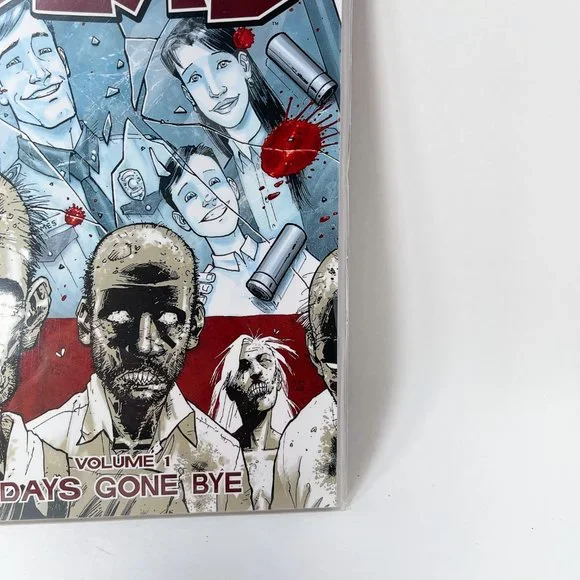 The Walking Dead Volume 1 Days Gone Bye -Robert Kirkman- Graphic Novel - Picture 4 of 6